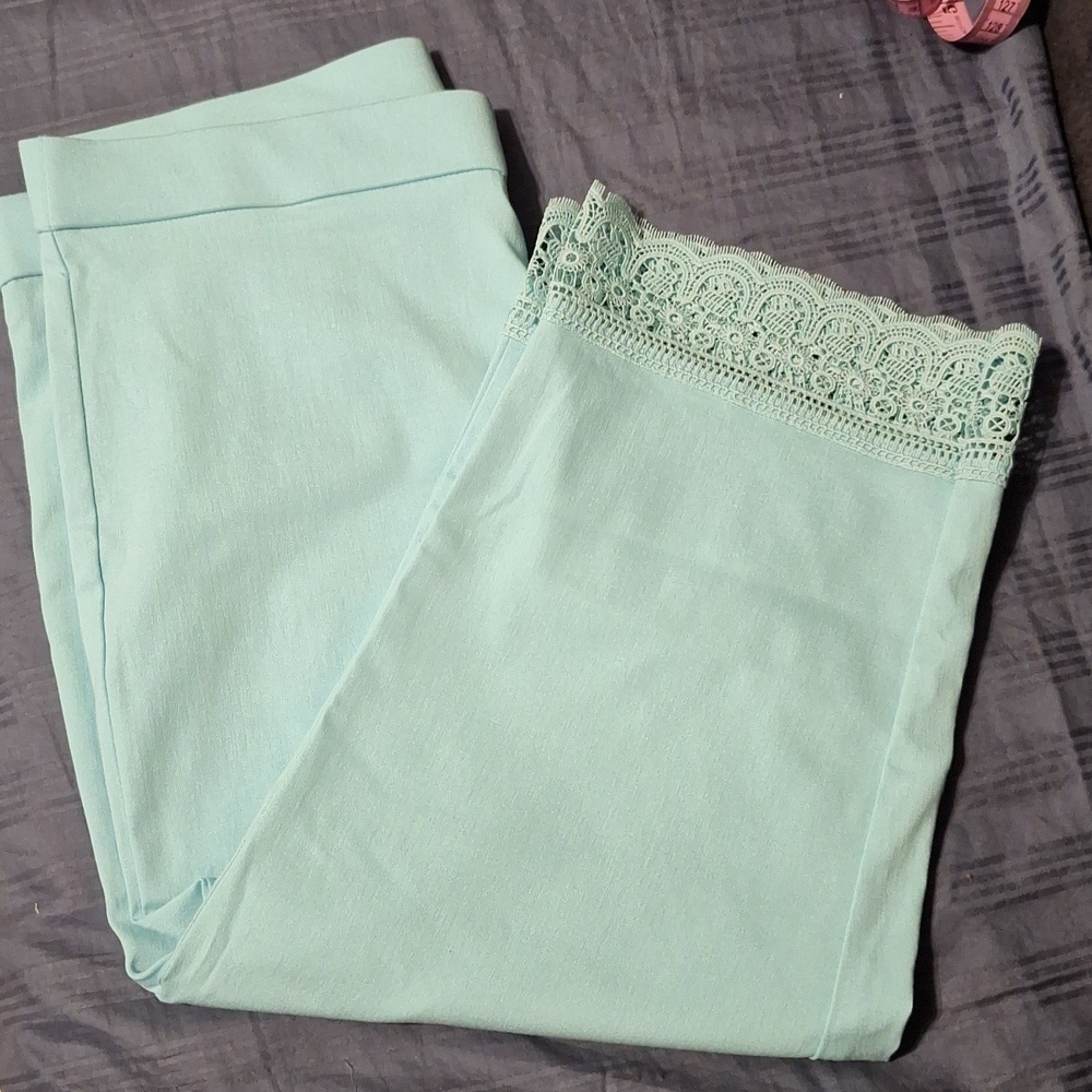 Real Size blue Capri crochet accent 16 x 18 Nwot